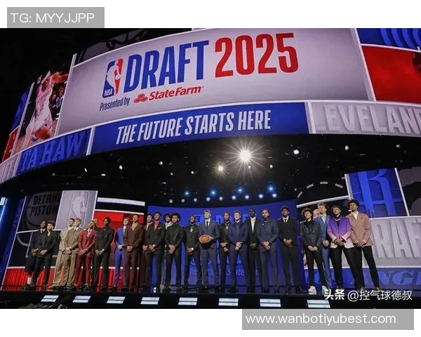 探花埃奇库姆表现尚可9投3中三分球命中1个贡献10分1篮板2助攻1盖帽